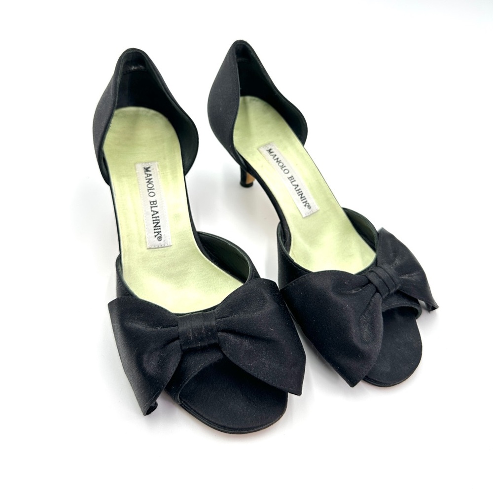EUC Manolo Blahnik CLAUSADO Bow Dorsay Black Satin Kitten Pumps Heels 6.5 36.5